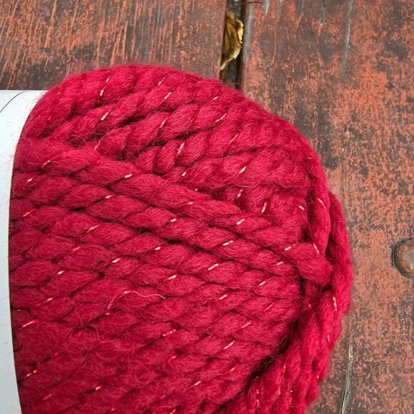 Lion Brand Thick & Quick Yarn 3 Skeins Bulky (6) Poinsettia Red with Gold - Picture 4 of 5